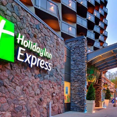Holiday Inn Express Edmonton Downtown By Ihg Exterior photo