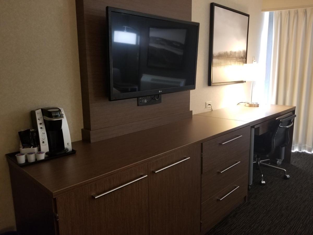 Holiday Inn Express Edmonton Downtown By Ihg Exterior photo