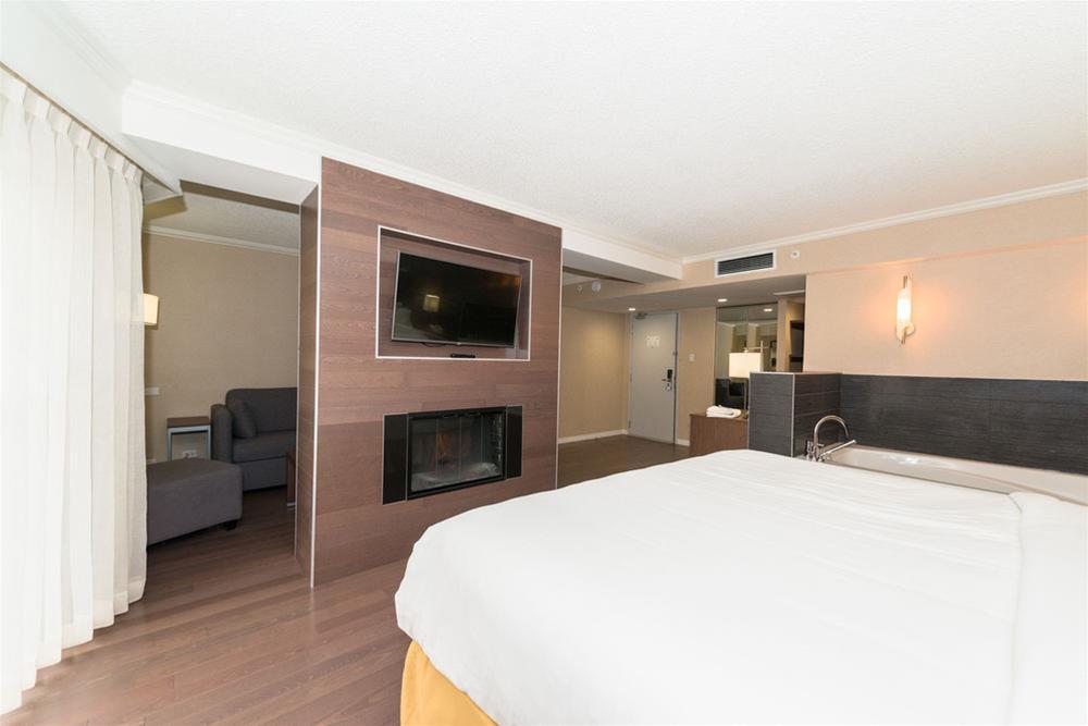Holiday Inn Express Edmonton Downtown By Ihg Exterior photo
