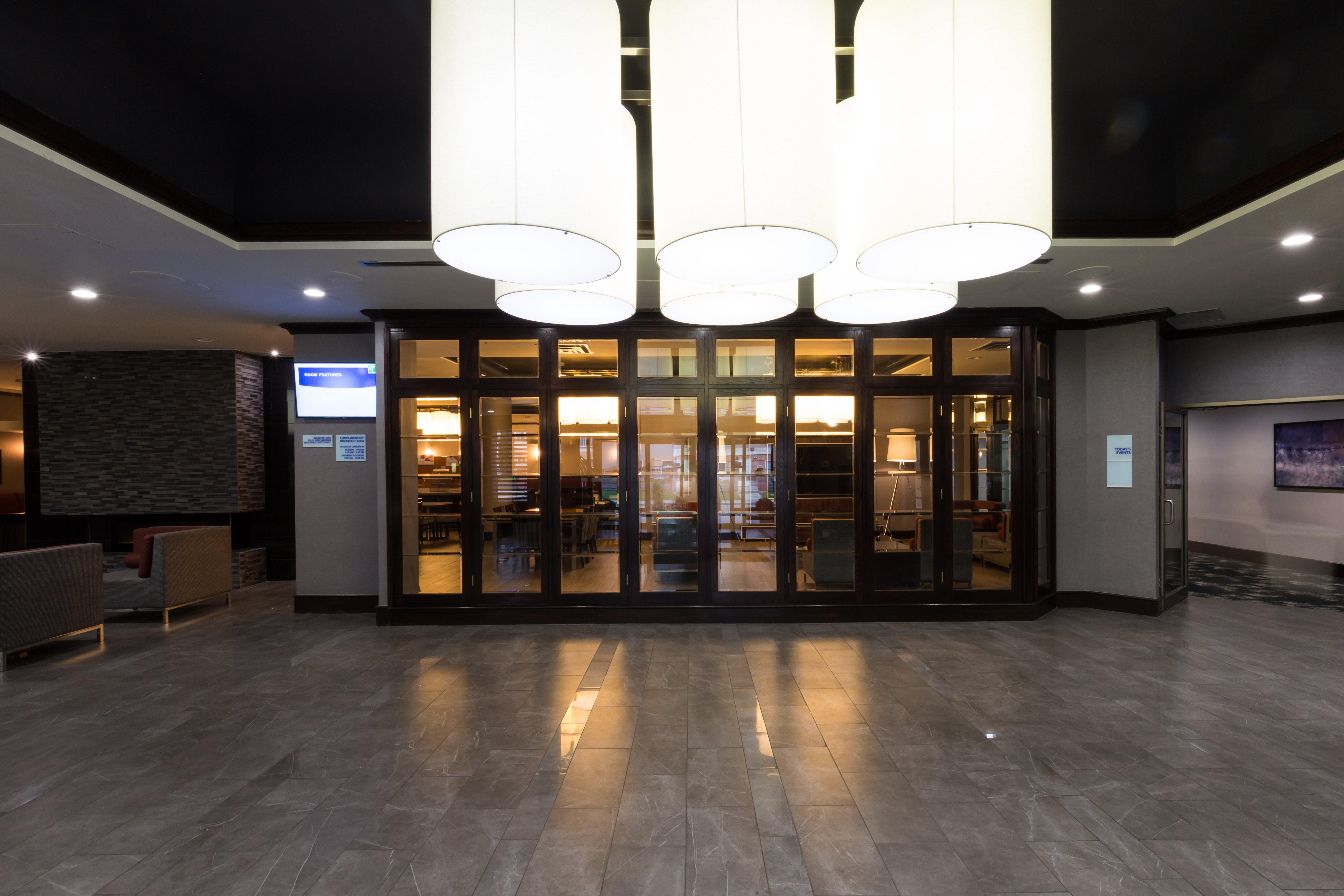 Holiday Inn Express Edmonton Downtown By Ihg Exterior photo