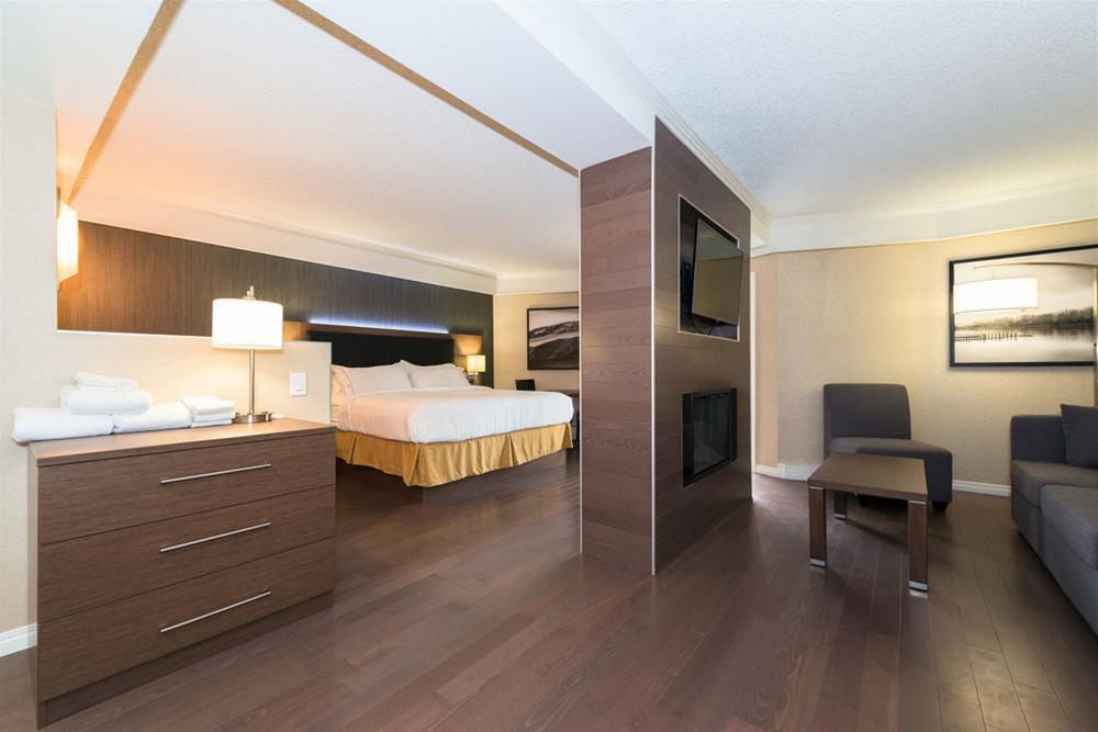 Holiday Inn Express Edmonton Downtown By Ihg Exterior photo