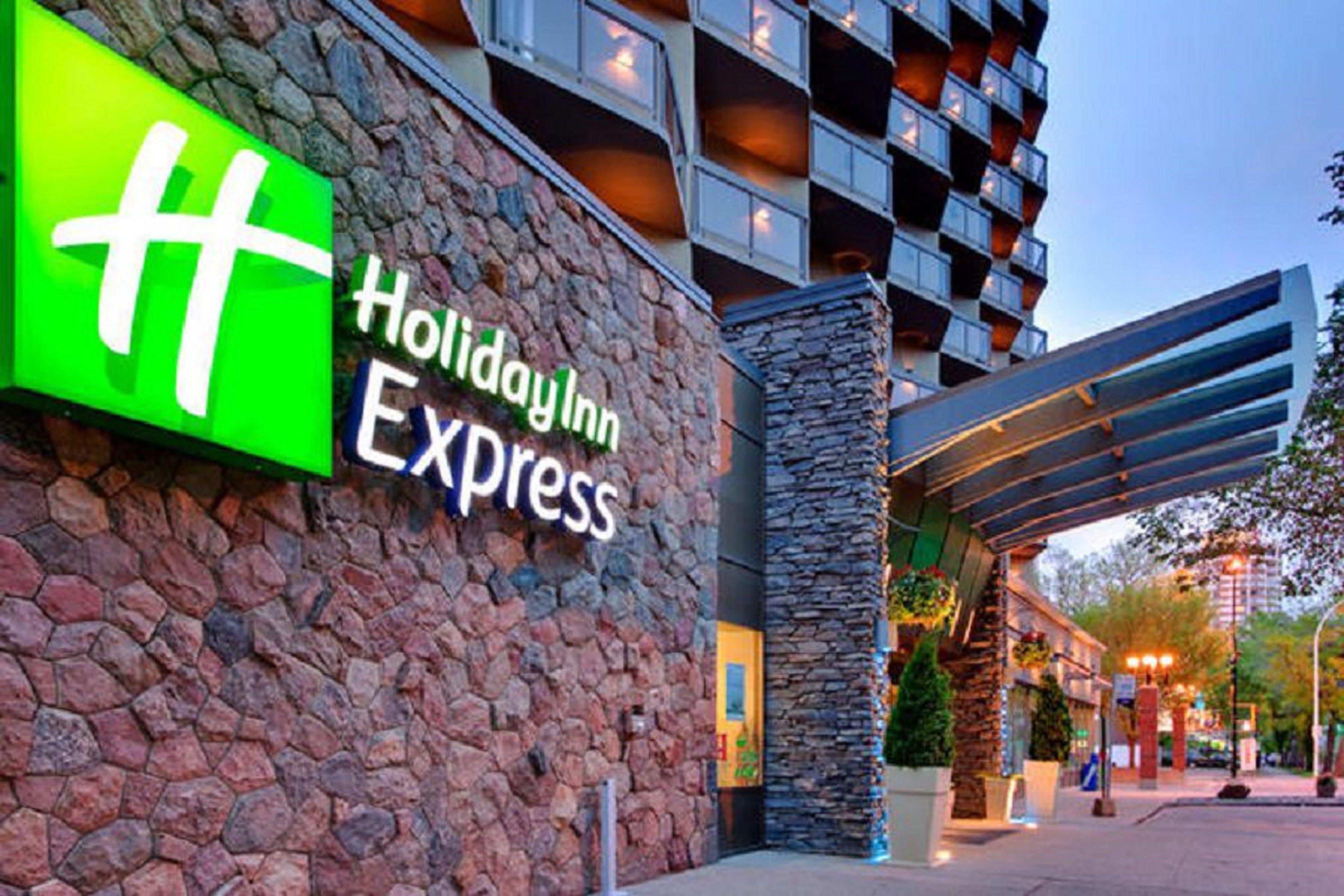 Holiday Inn Express Edmonton Downtown By Ihg Exterior photo