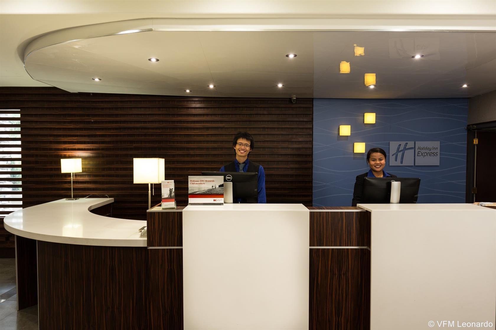 Holiday Inn Express Edmonton Downtown By Ihg Exterior photo