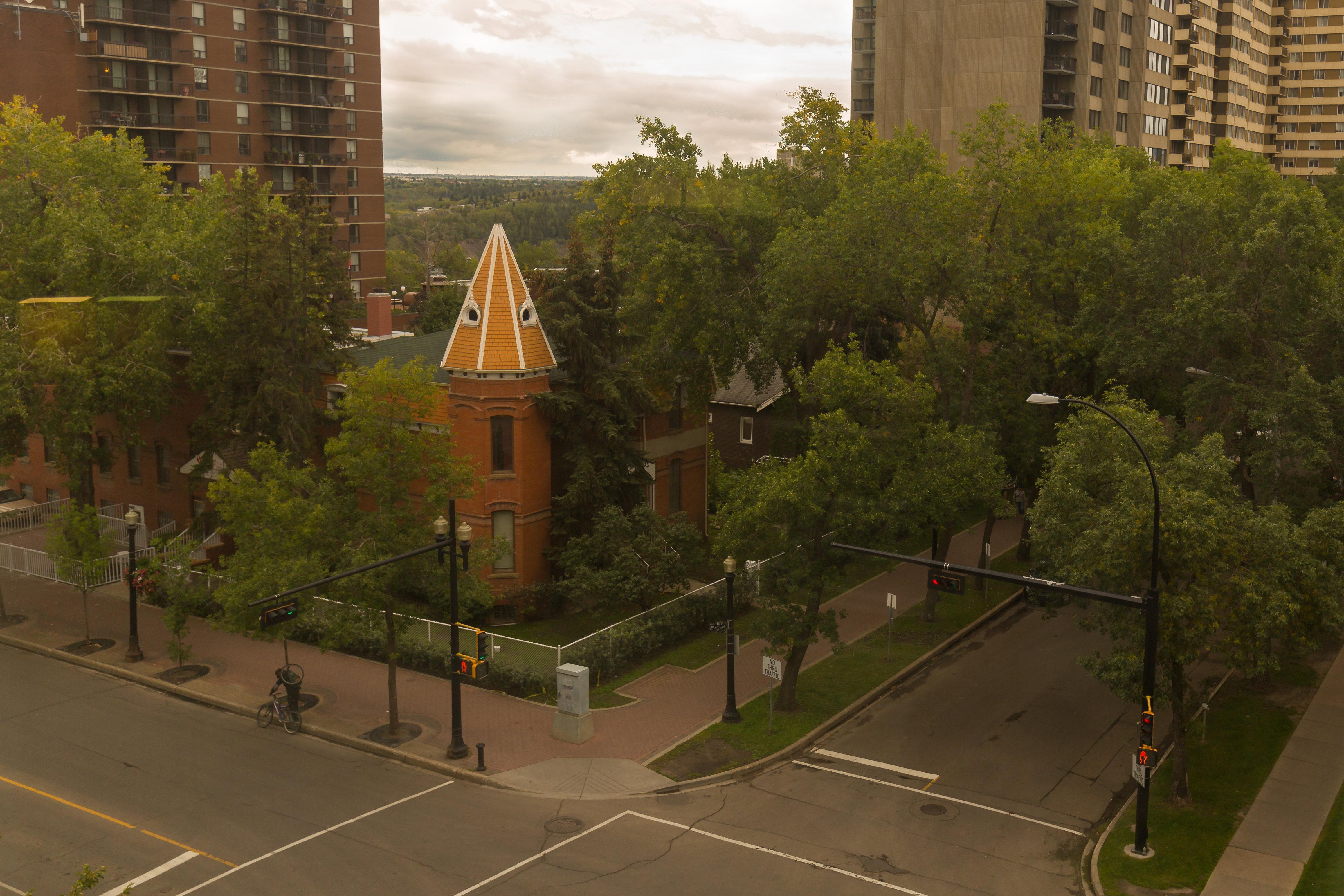 Holiday Inn Express Edmonton Downtown By Ihg Exterior photo