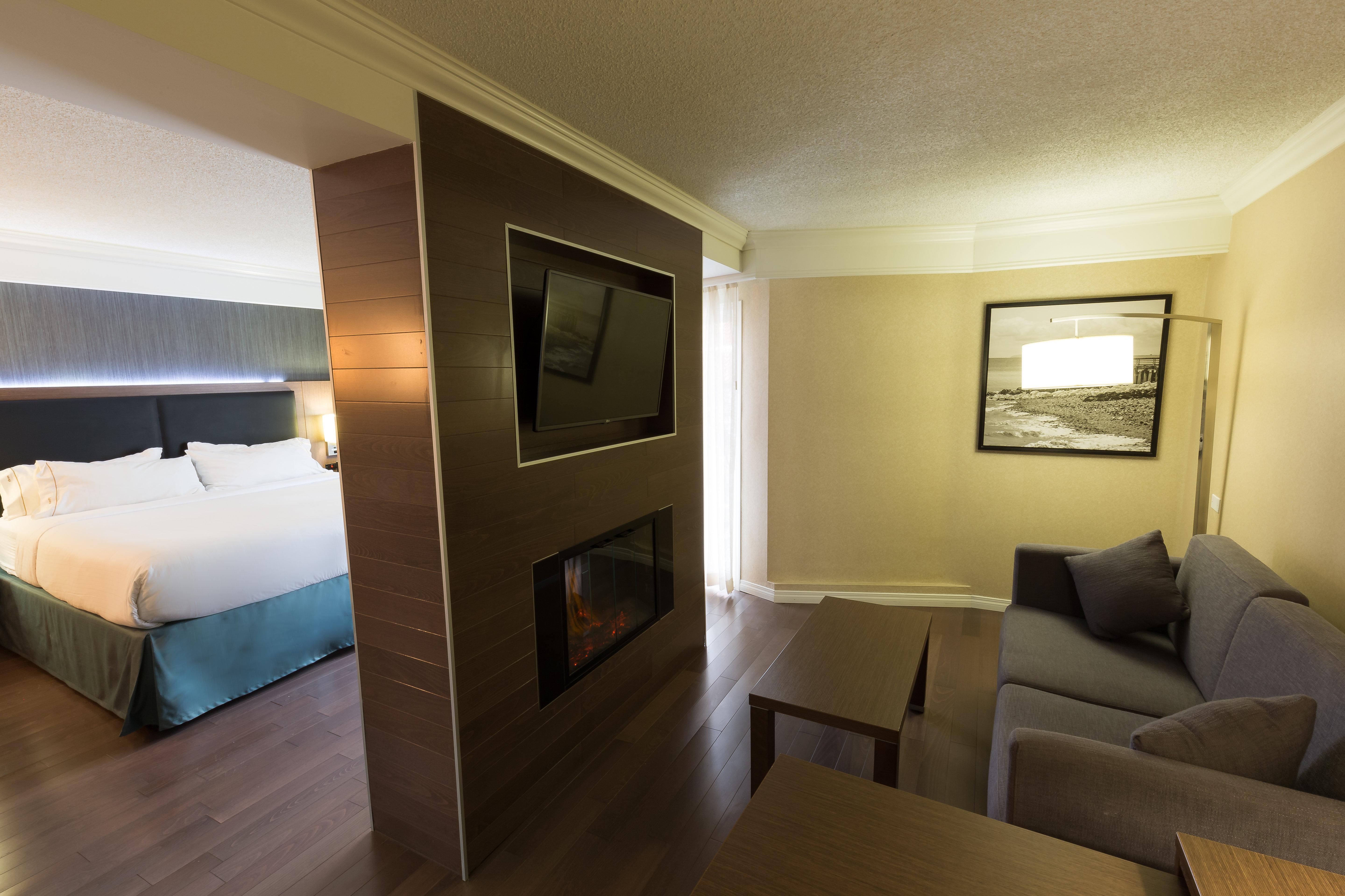 Holiday Inn Express Edmonton Downtown By Ihg Exterior photo