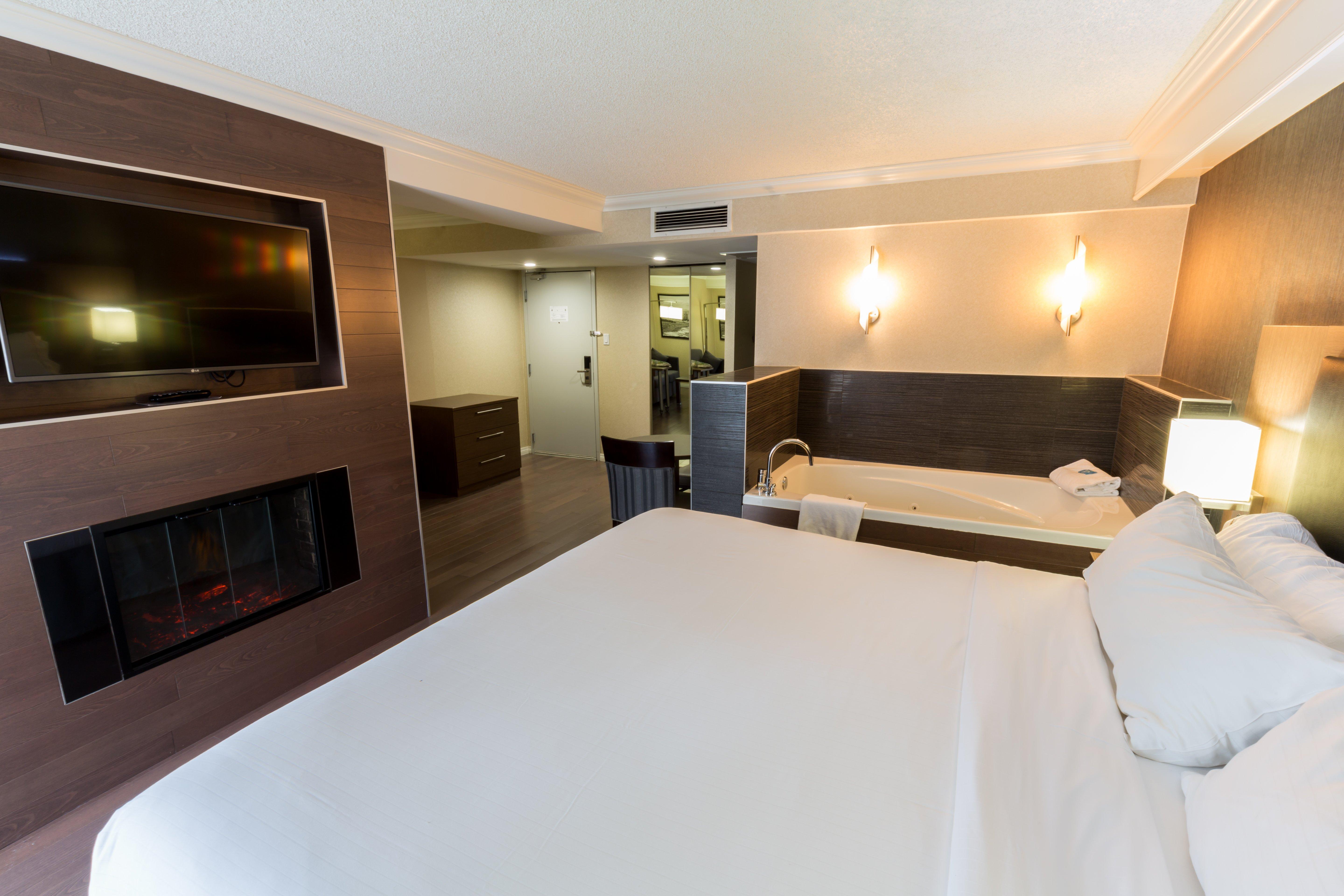 Holiday Inn Express Edmonton Downtown By Ihg Exterior photo