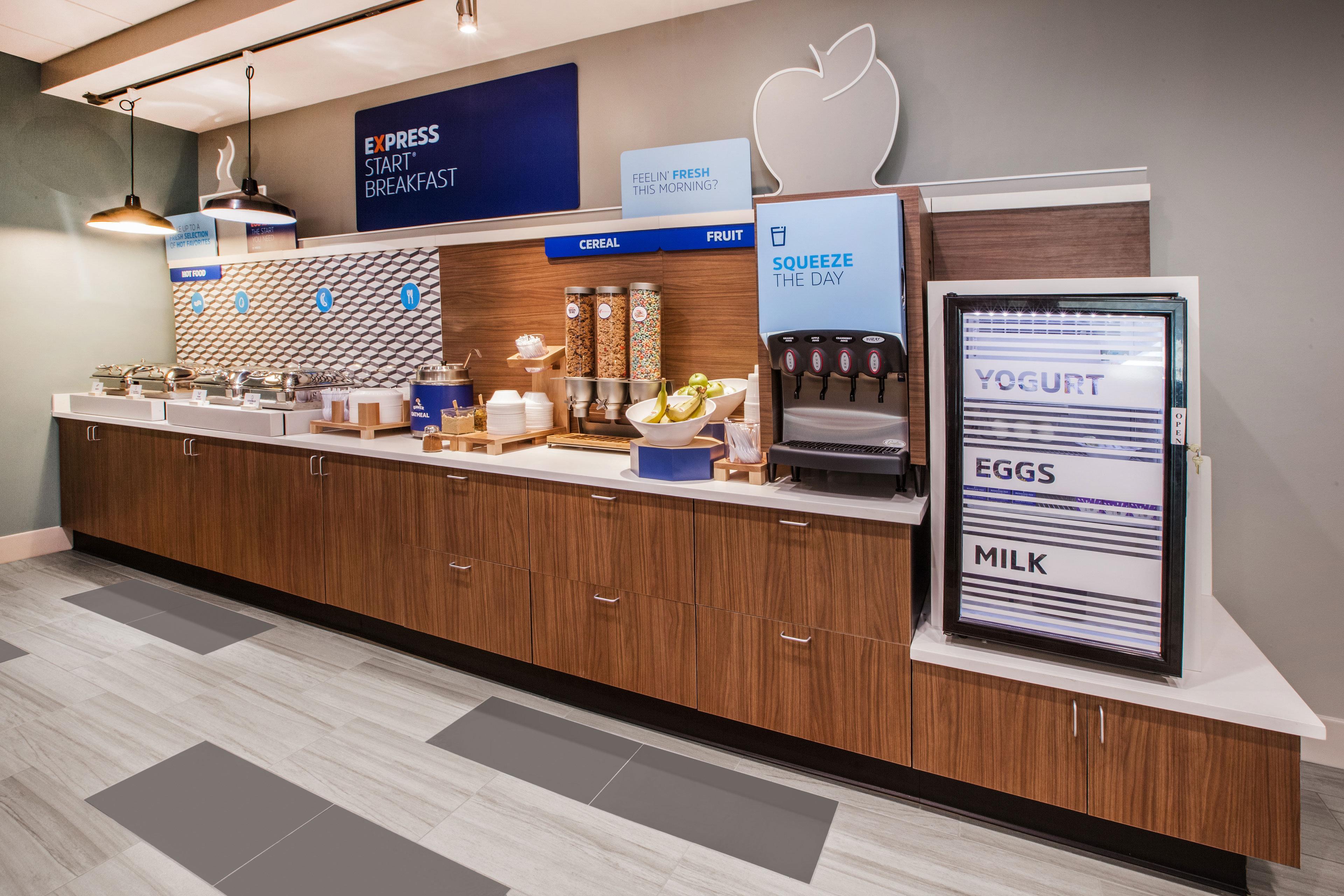 Holiday Inn Express Edmonton Downtown By Ihg Exterior photo