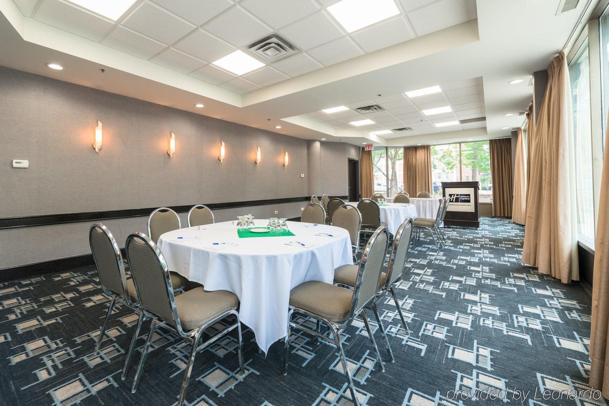 Holiday Inn Express Edmonton Downtown By Ihg Exterior photo