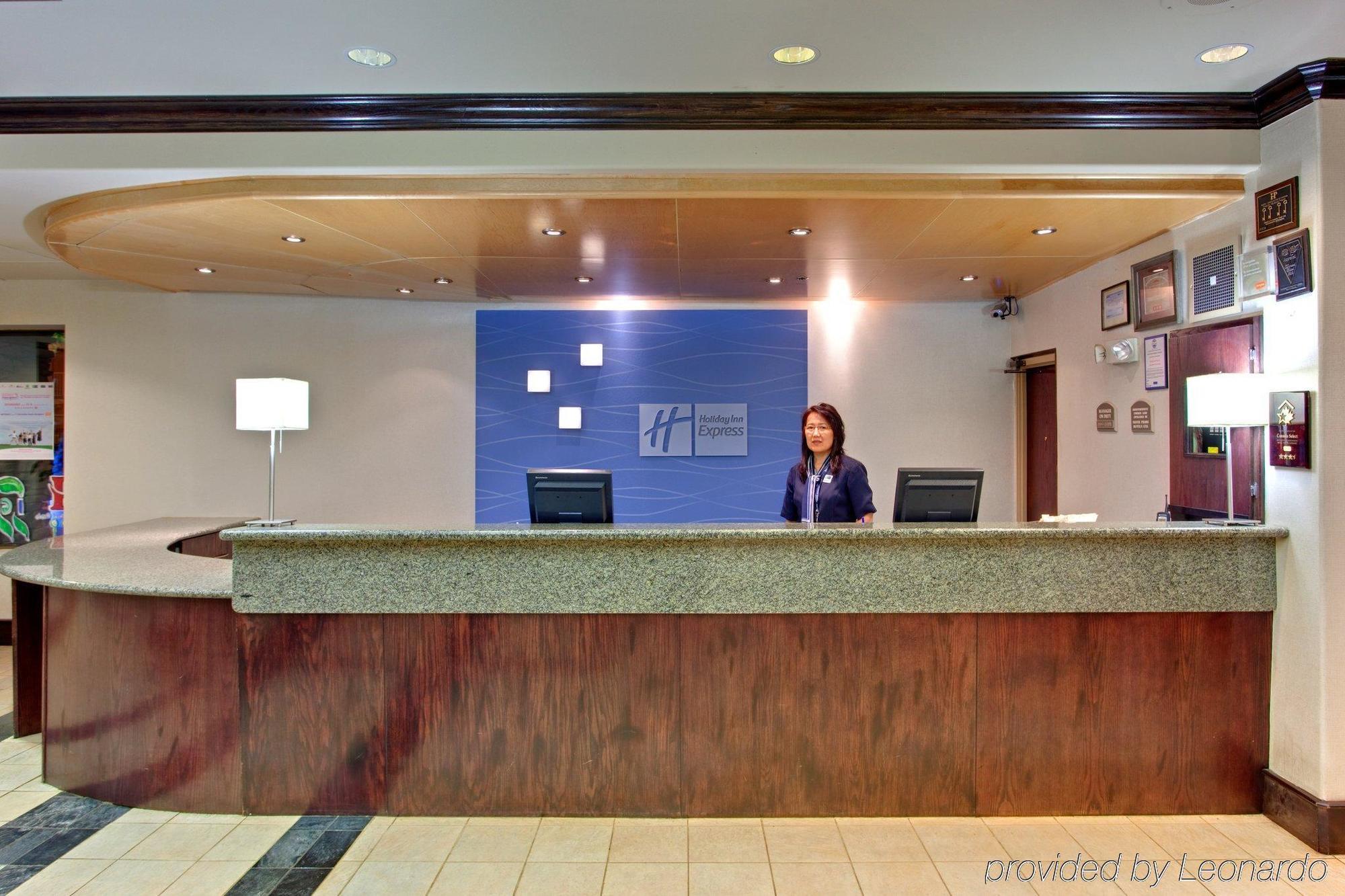 Holiday Inn Express Edmonton Downtown By Ihg Exterior photo