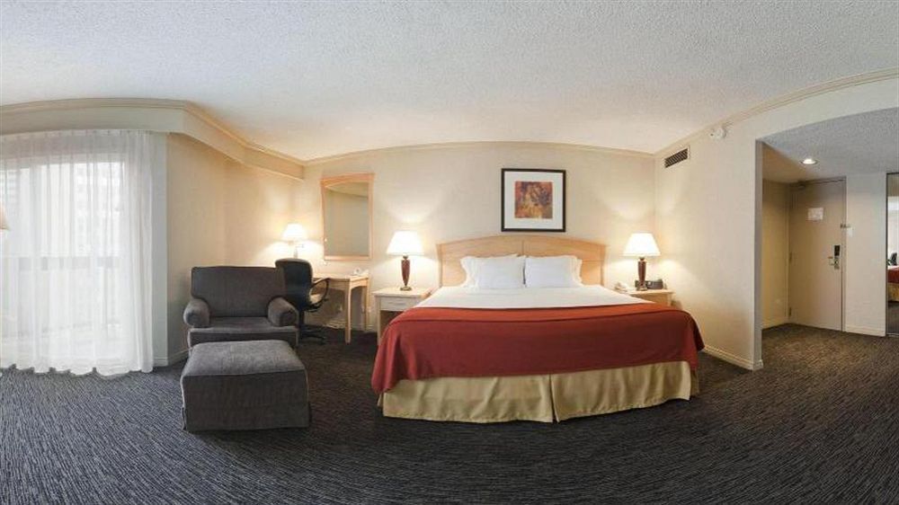 Holiday Inn Express Edmonton Downtown By Ihg Exterior photo