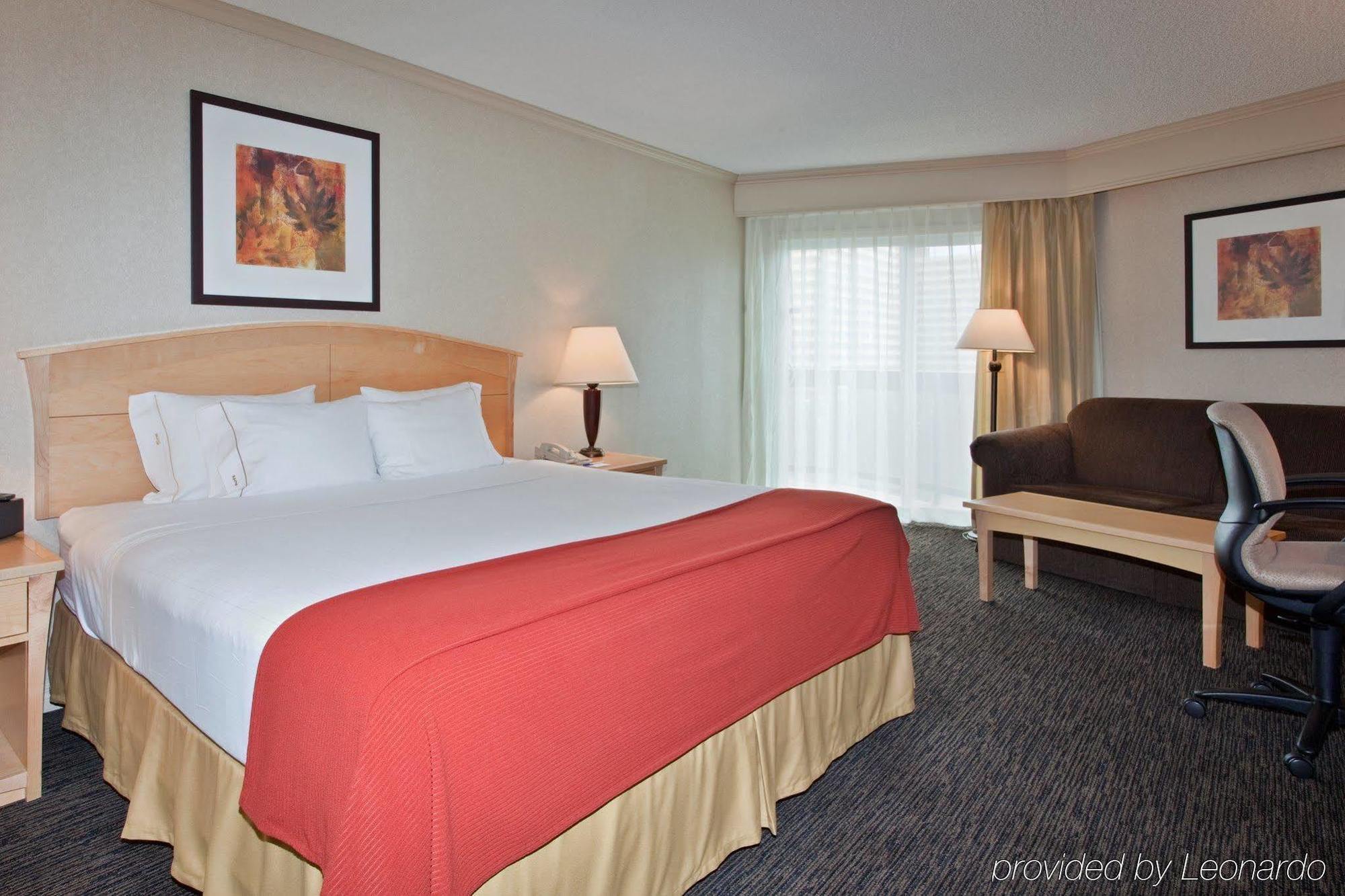 Holiday Inn Express Edmonton Downtown By Ihg Exterior photo