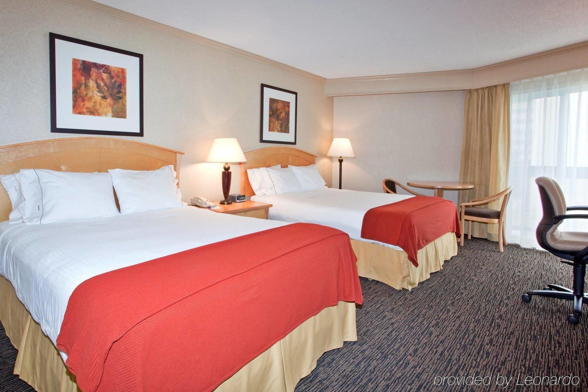 Holiday Inn Express Edmonton Downtown By Ihg Exterior photo