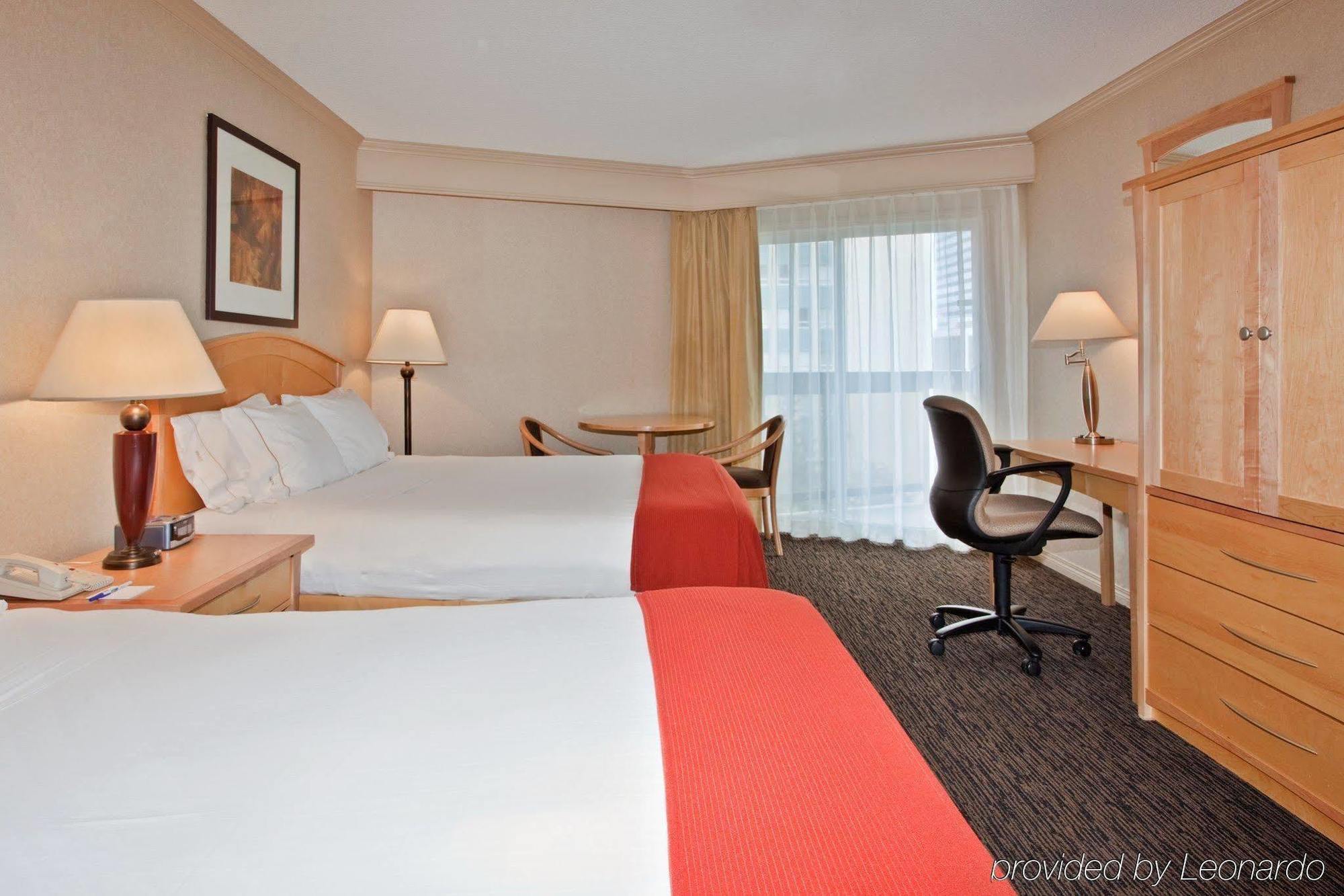Holiday Inn Express Edmonton Downtown By Ihg Exterior photo